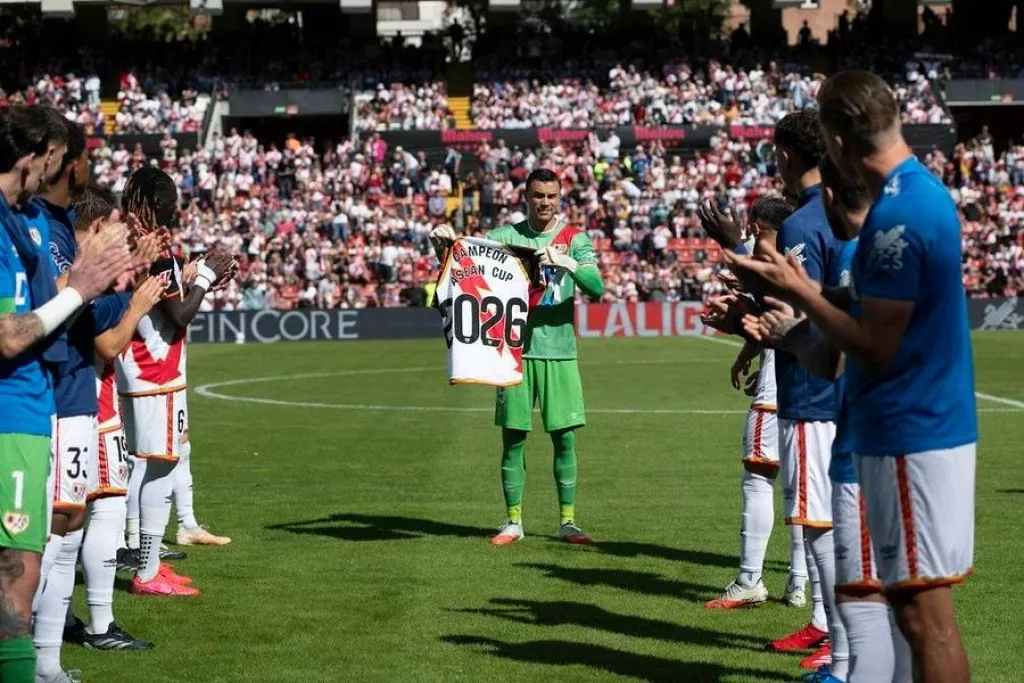 Tembok Kokoh Garuda: Momen Epik Emil Audero Diberi "Guard of Honor" di LaLiga Usai Bikin Striker ASEAN Kena Mental